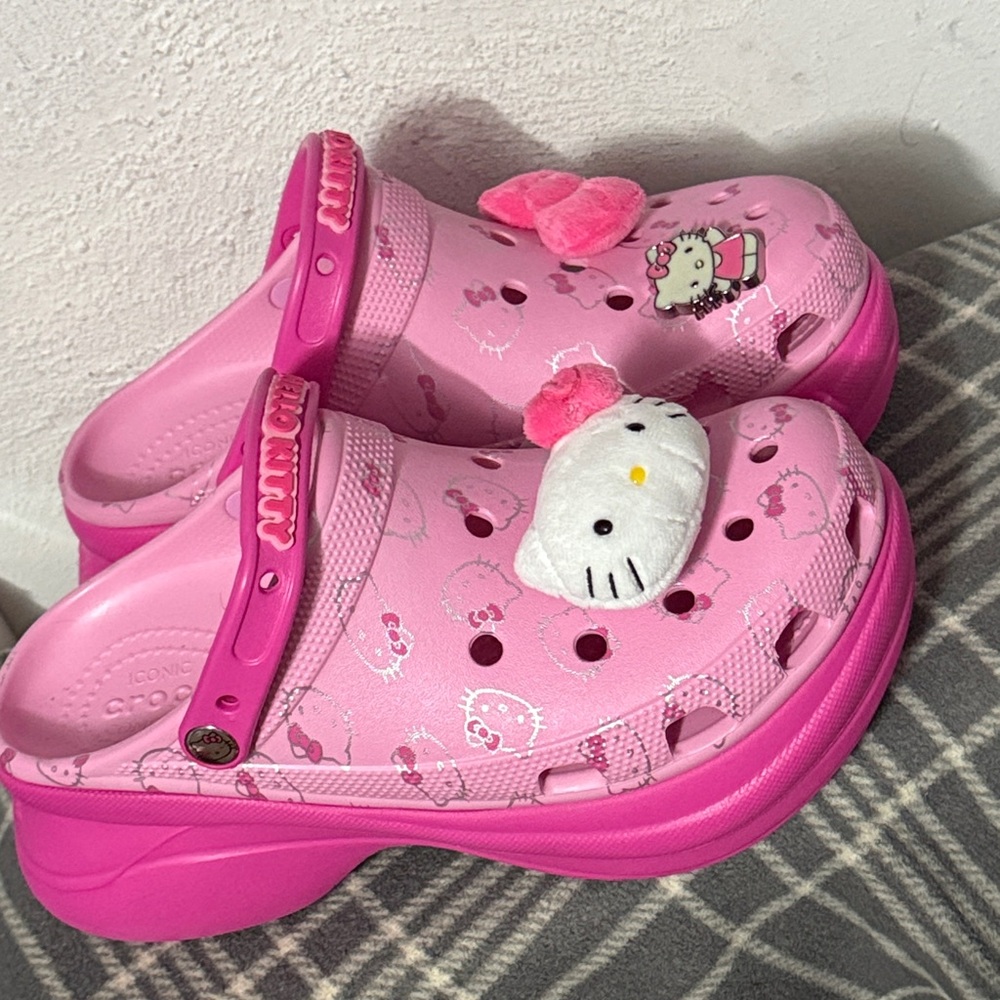 Hello Kitty🎀CROCS platforms sz11💕